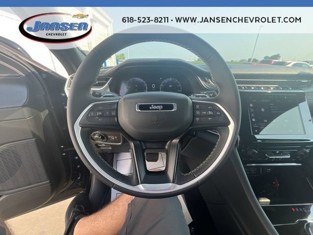 2025 Jeep Grand Cherokee Laredo 4x4