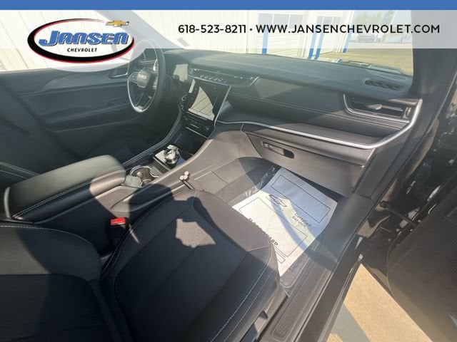 2025 Jeep Grand Cherokee Laredo 4x4