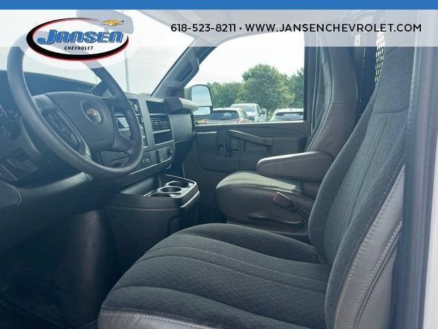 2025 Chevrolet Express Cargo WT