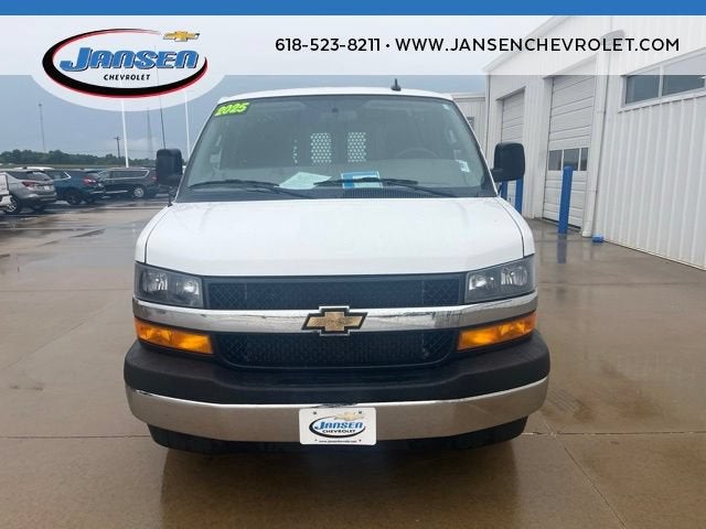 2025 Chevrolet Express Cargo WT