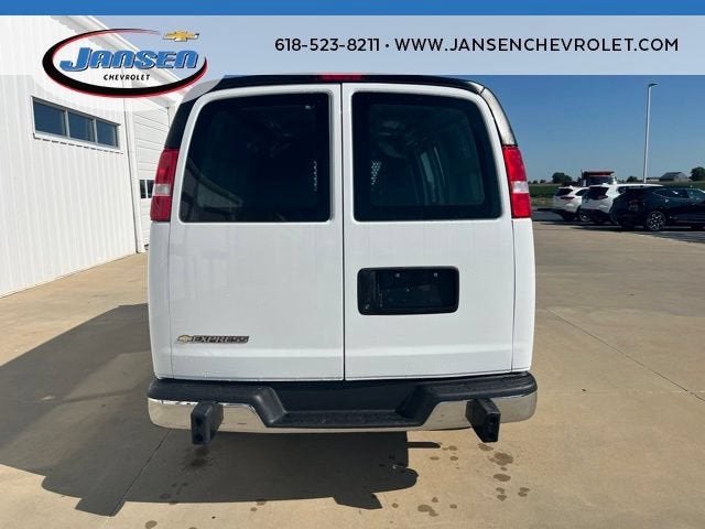 2025 Chevrolet Express Cargo WT