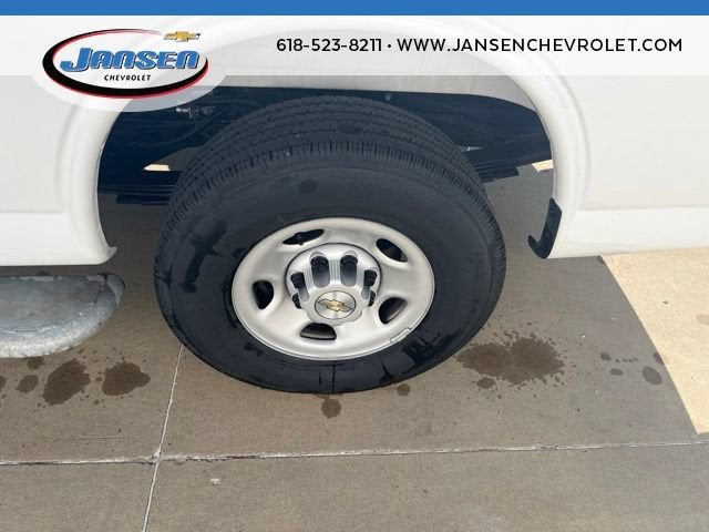 2025 Chevrolet Express Cargo WT
