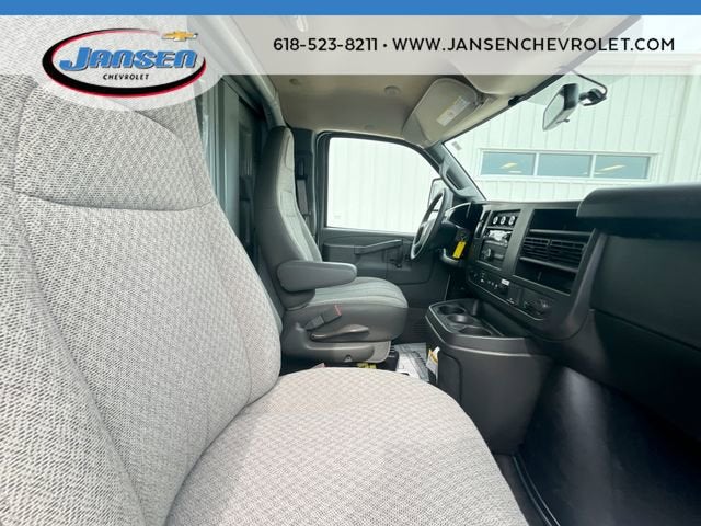 2026 Chevrolet Express Cutaway 3500 1WT