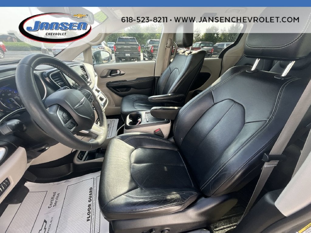 2022 Chrysler Pacifica Touring L