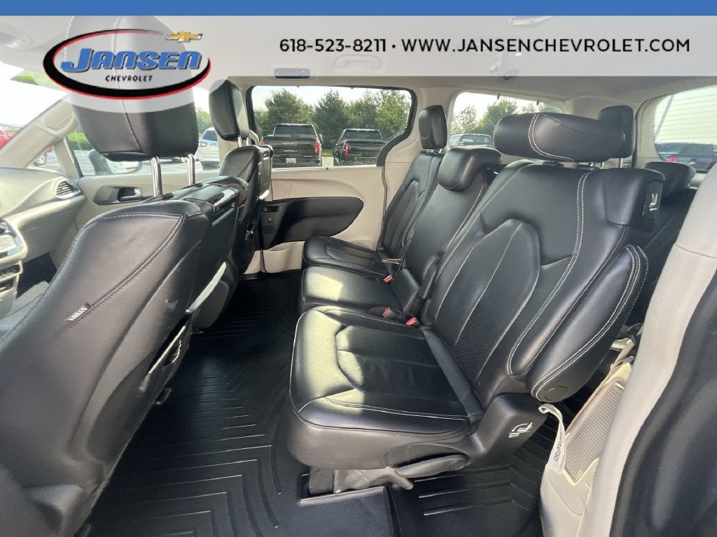 2022 Chrysler Pacifica Touring L