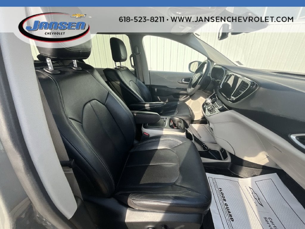 2022 Chrysler Pacifica Touring L