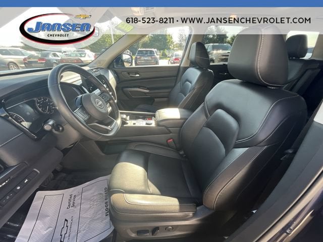 2023 Nissan Pathfinder SL 4WD