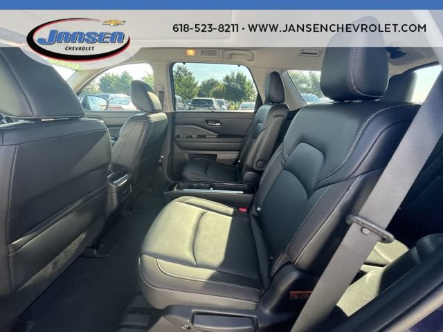 2023 Nissan Pathfinder SL 4WD