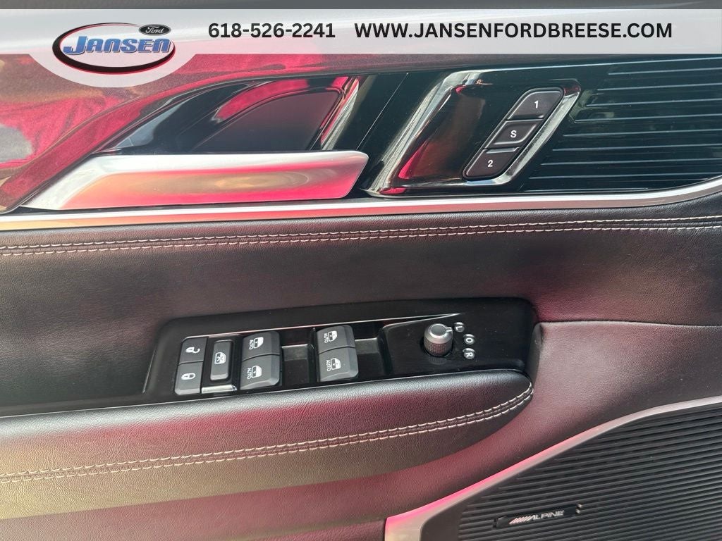 2024 Jeep Wagoneer Base