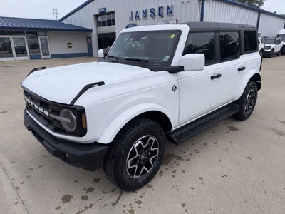 2026 Ford Bronco Outer Banks