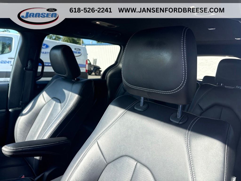 2025 Chrysler Pacifica Select