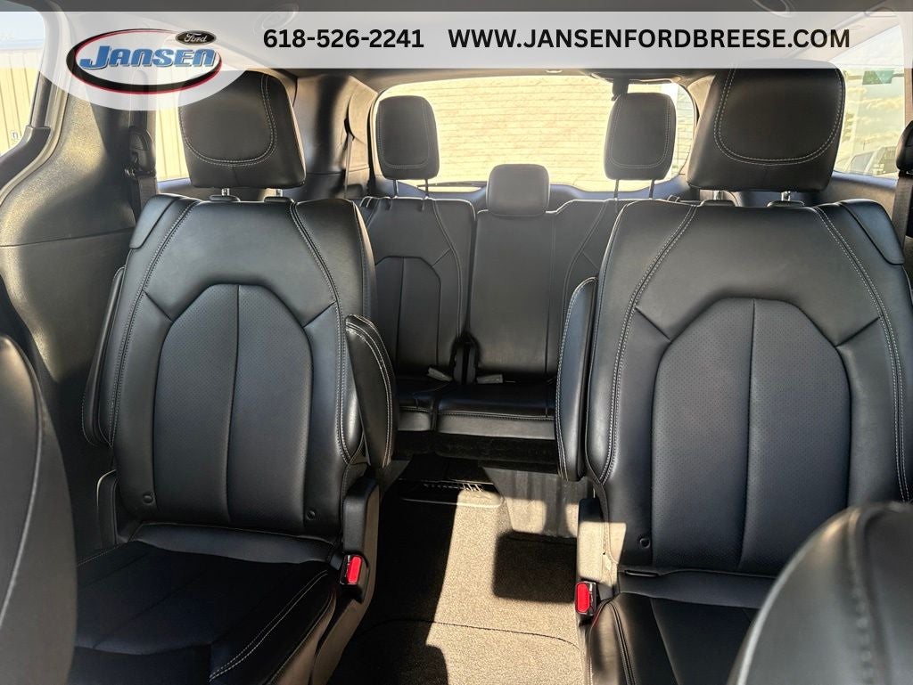 2025 Chrysler Pacifica Select