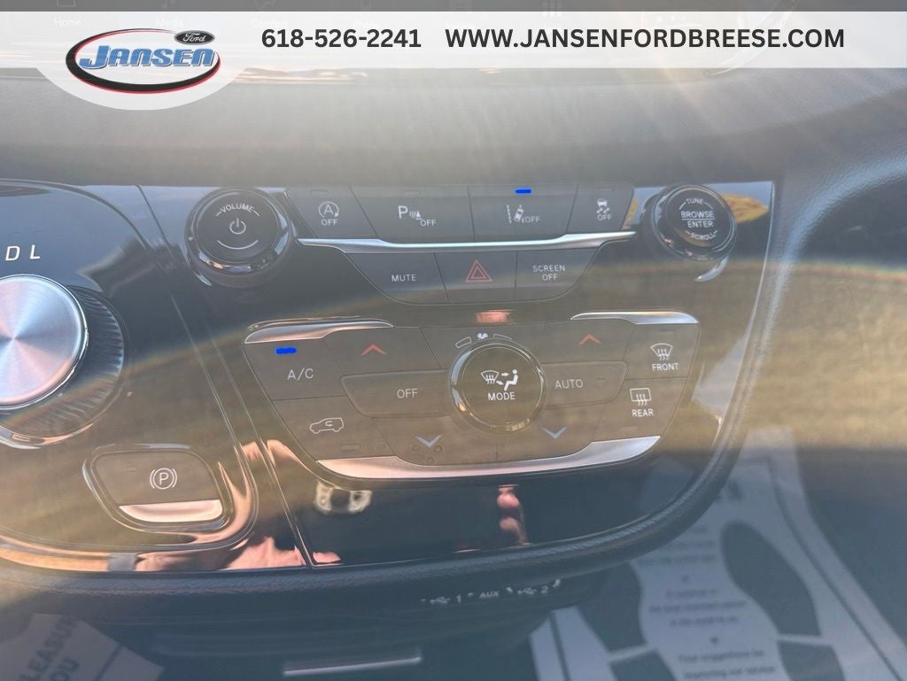 2025 Chrysler Pacifica Select