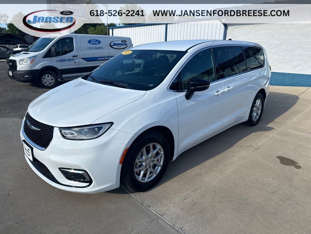2025 Chrysler Pacifica Select