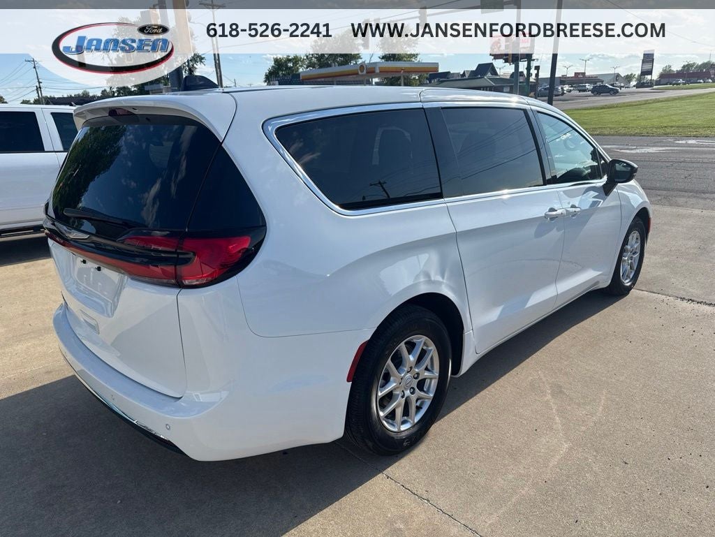 2025 Chrysler Pacifica Select
