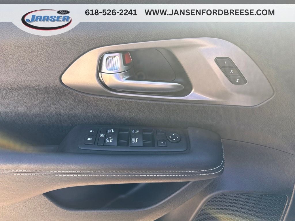 2025 Chrysler Pacifica Select