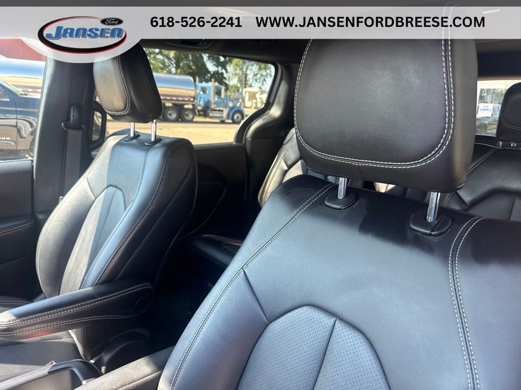 2025 Chrysler Pacifica Select