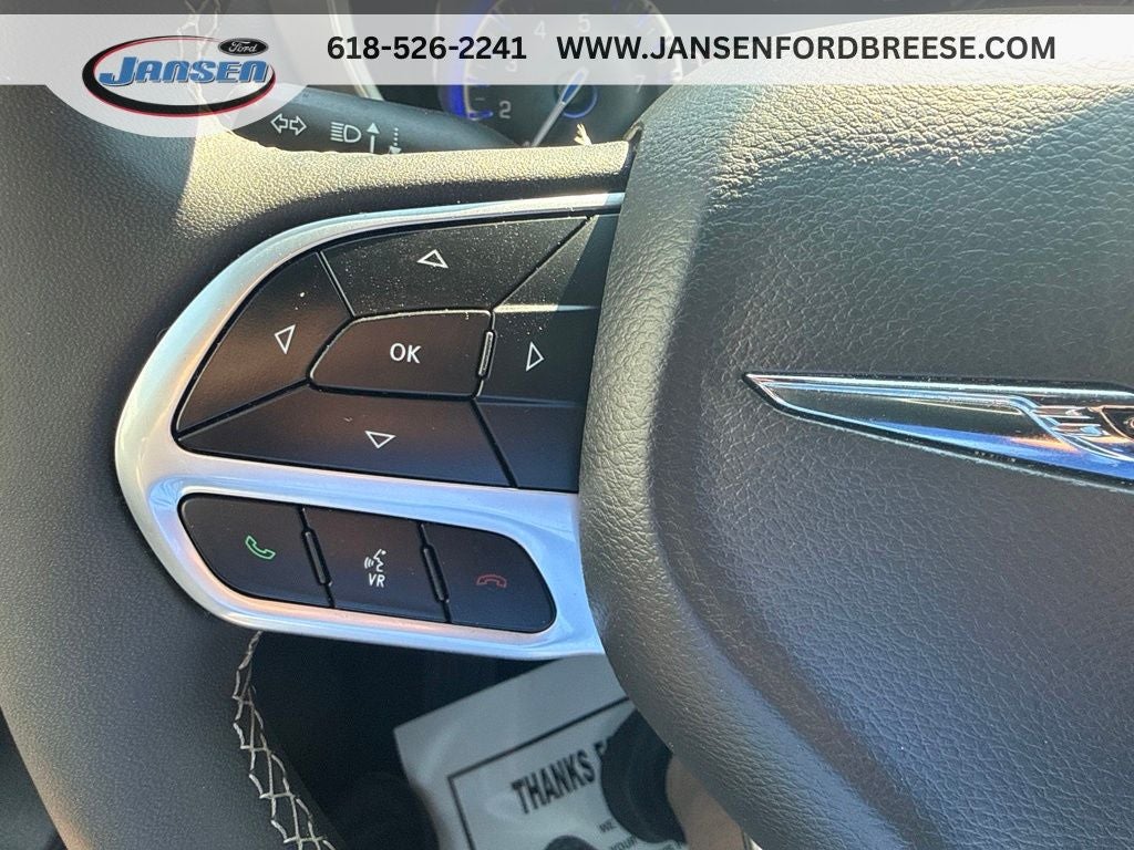 2025 Chrysler Pacifica Select