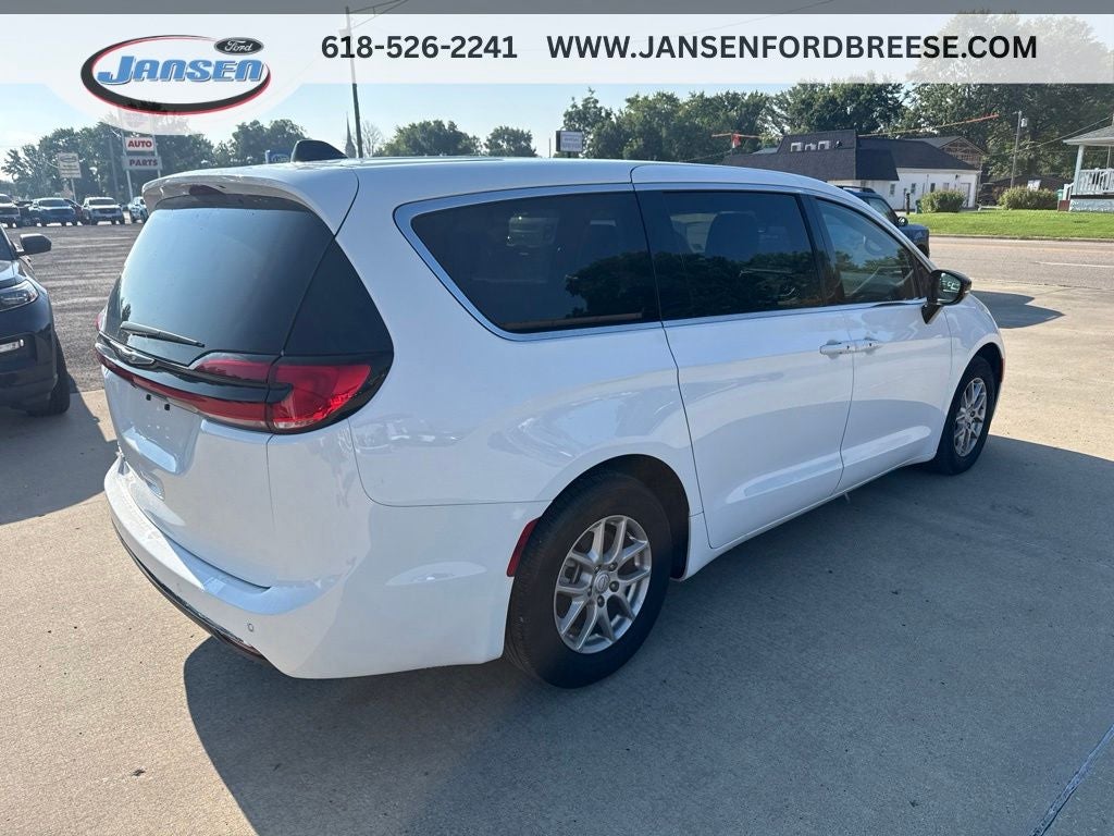 2025 Chrysler Pacifica Select