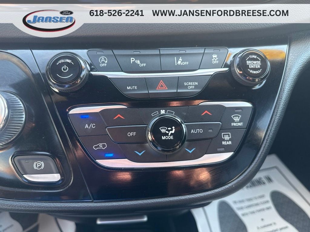 2025 Chrysler Pacifica Select