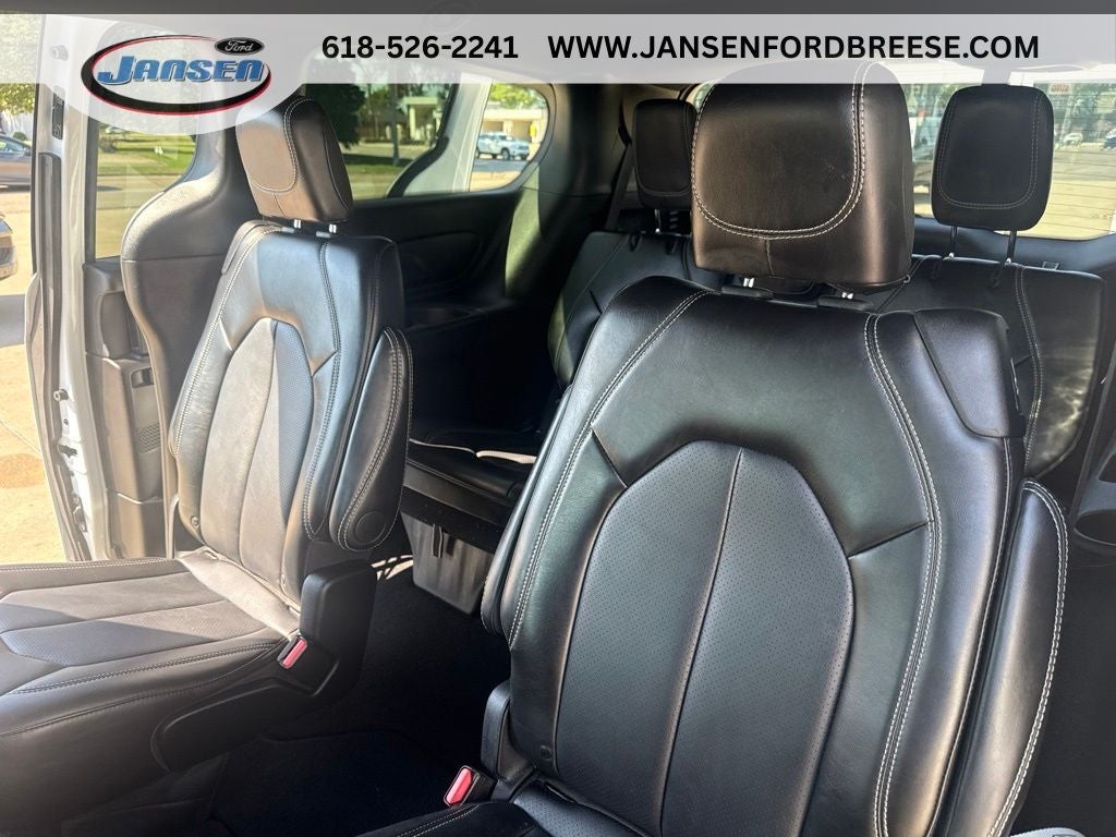2025 Chrysler Pacifica Select
