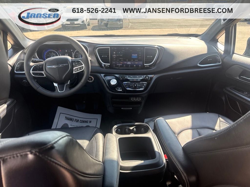 2025 Chrysler Pacifica Select