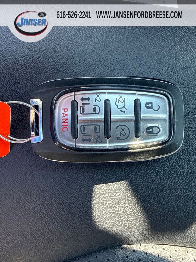 2025 Chrysler Pacifica Select