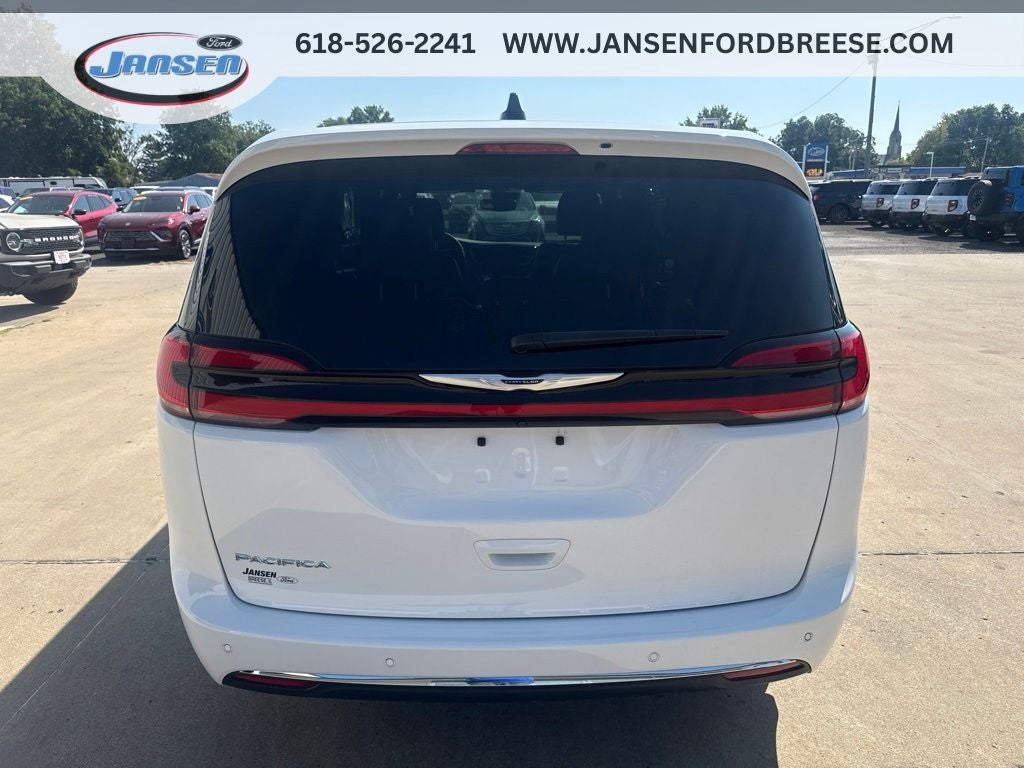 2025 Chrysler Pacifica Select