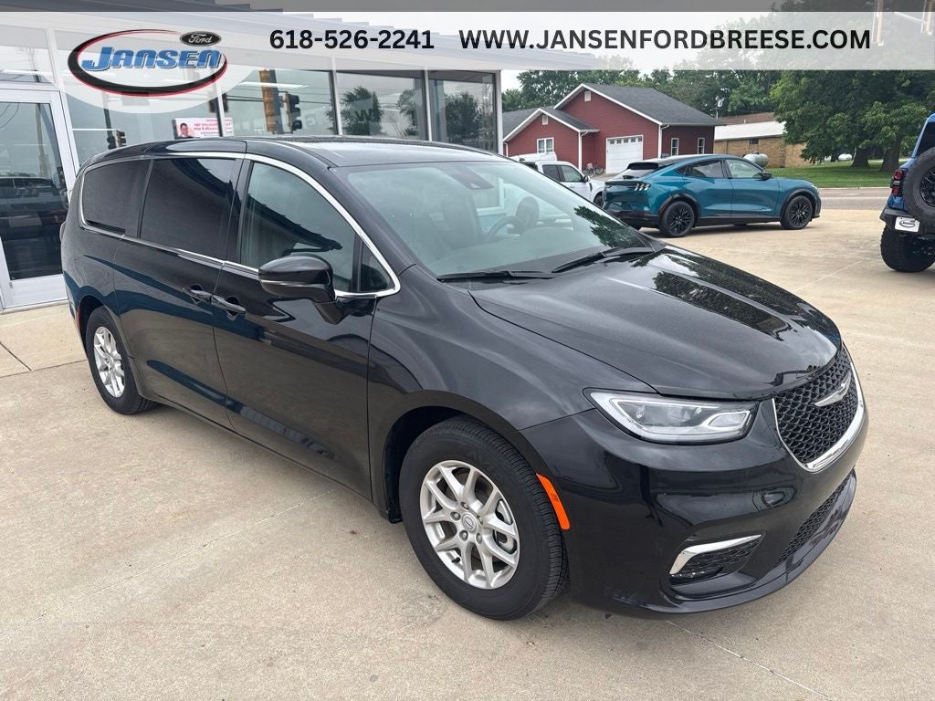 2025 Chrysler Pacifica Select