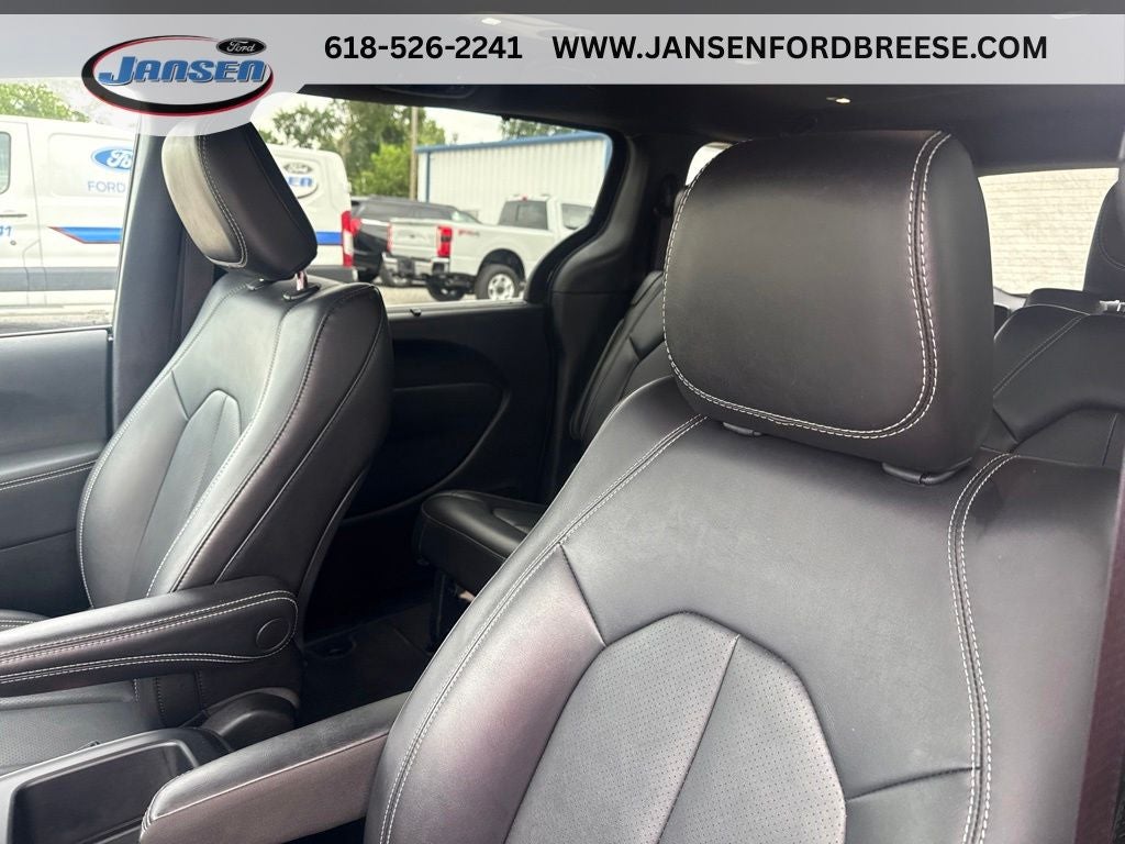 2025 Chrysler Pacifica Select