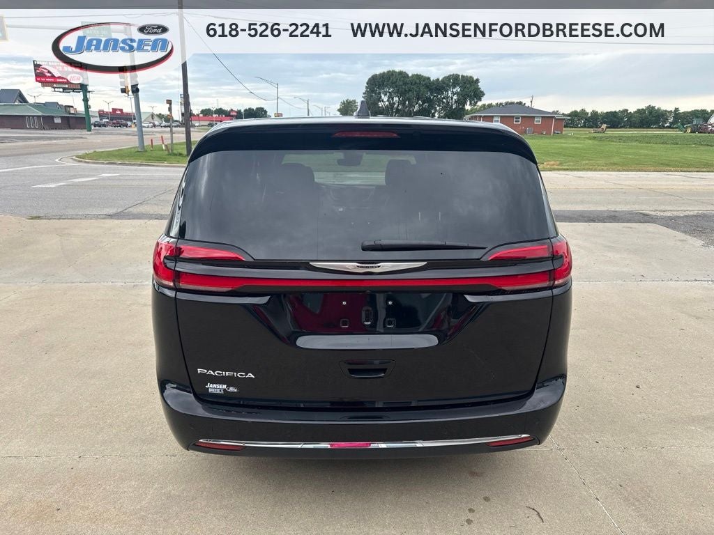 2025 Chrysler Pacifica Select