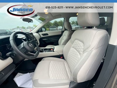 2024 Nissan Pathfinder SV